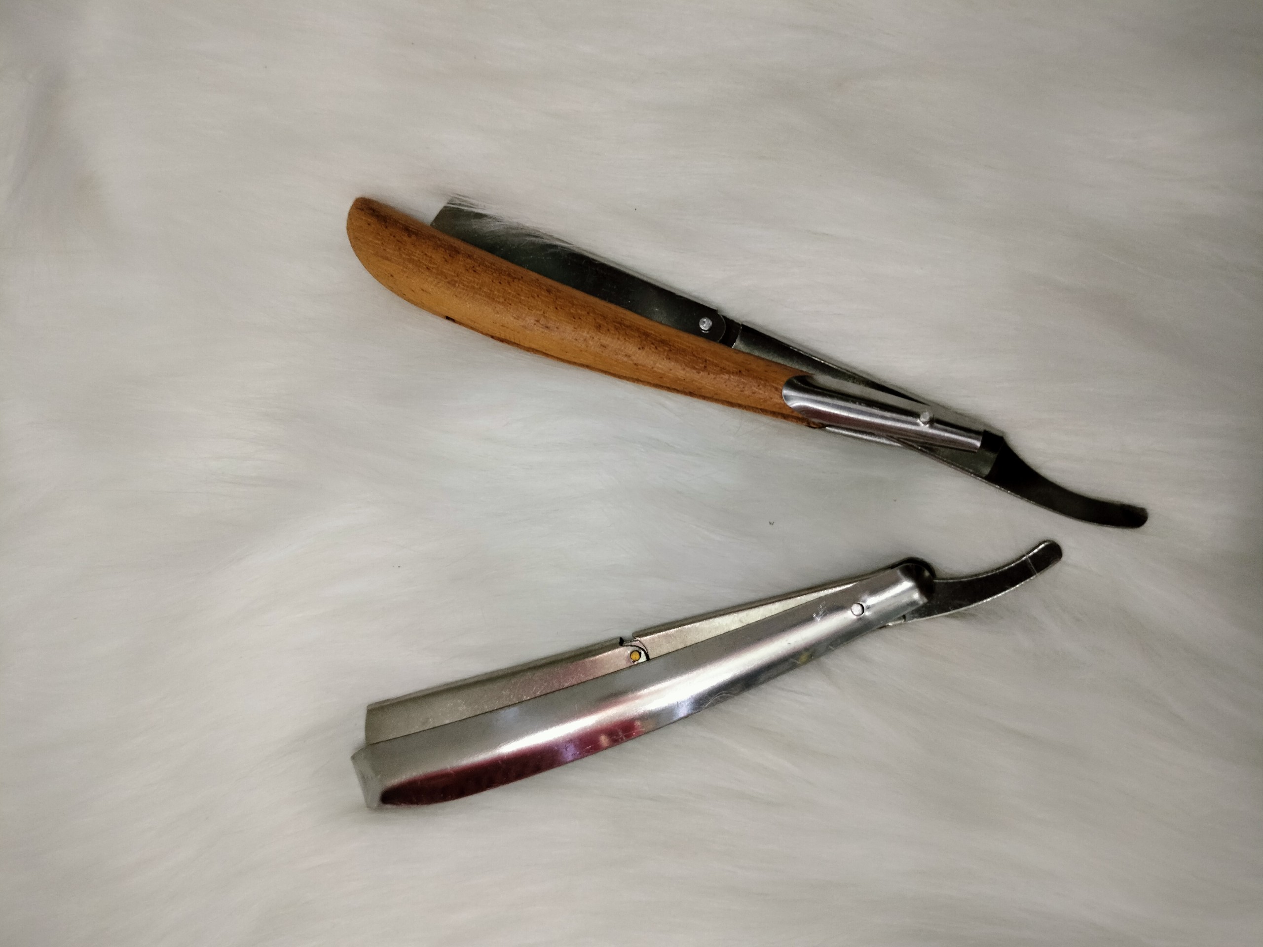 Dao cạo cán gỗ hoặc cán inox