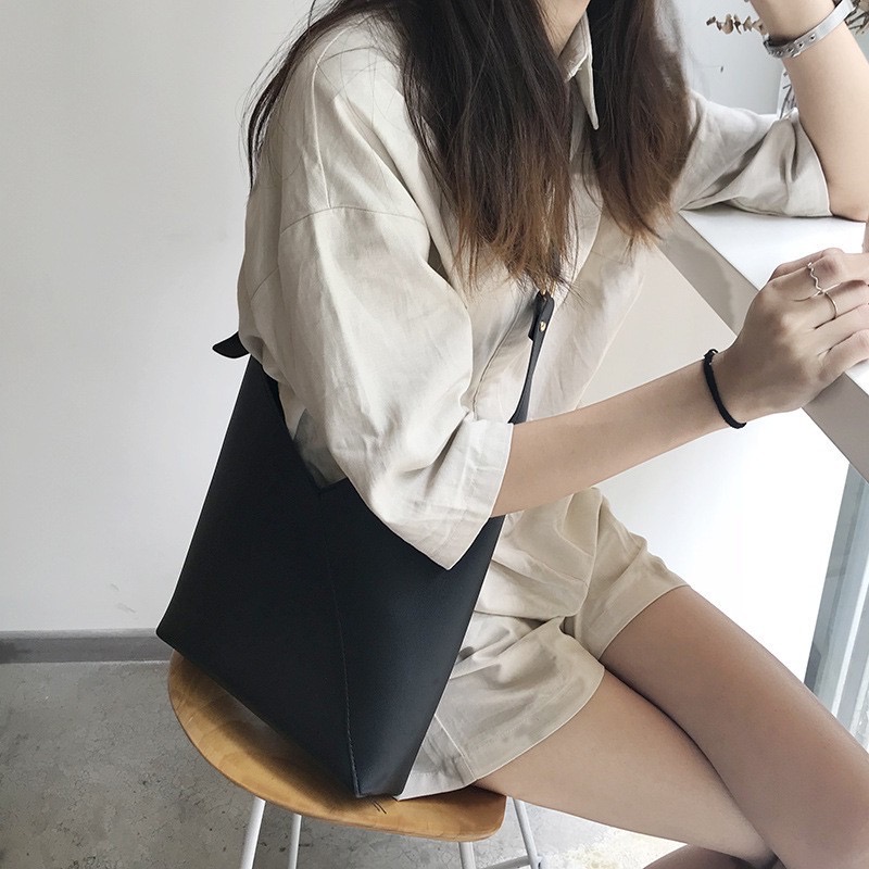 Túi Đeo Chéo Sẻ Chữ V