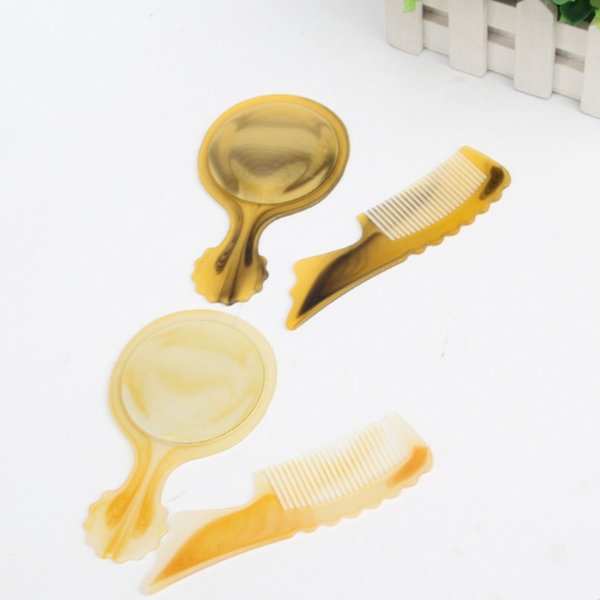 Bộ Set Gương Lược trang điểm mini cầm tay