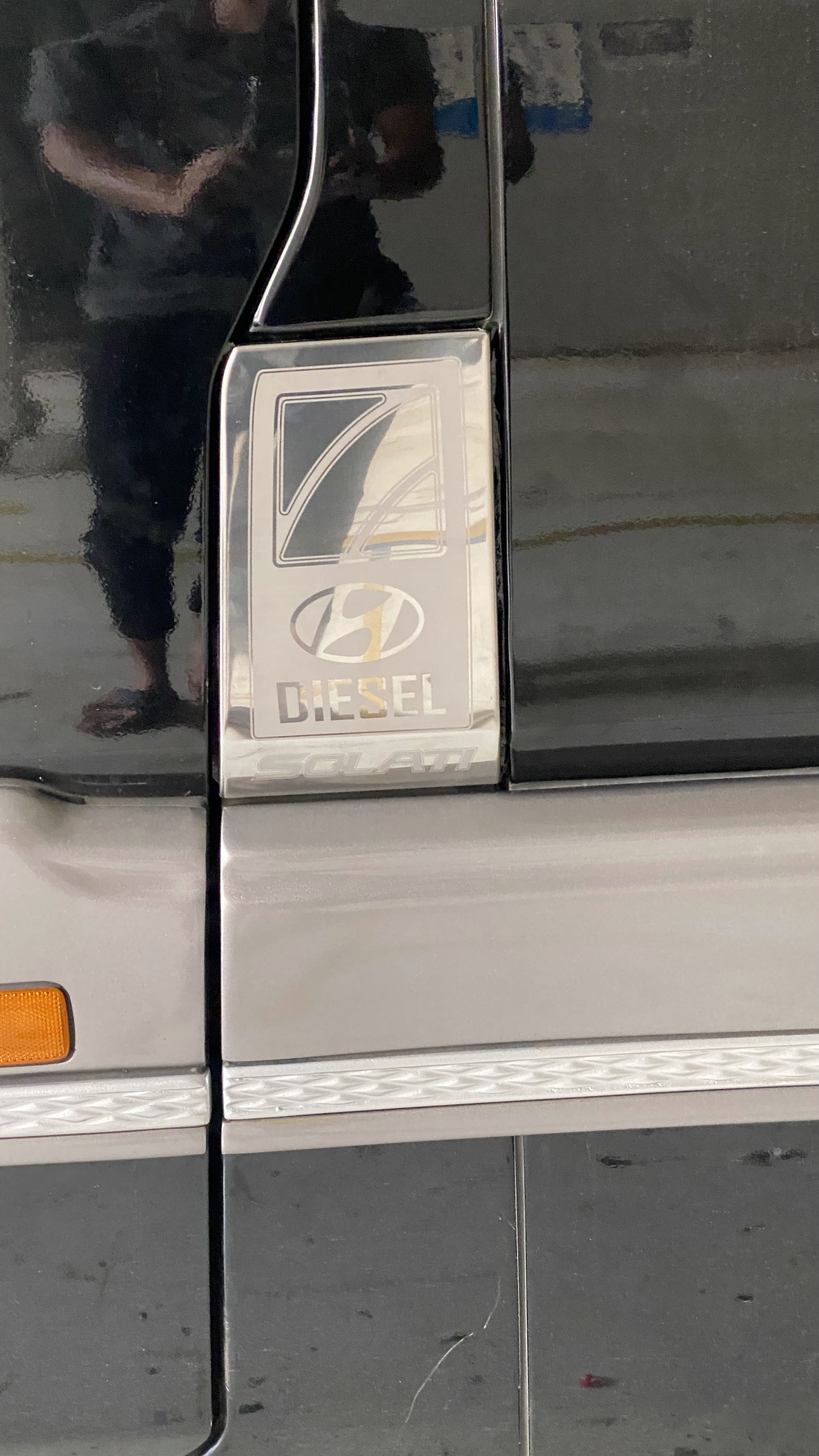 Ốp INOX nắp bình xăng HYUNDAI Solati