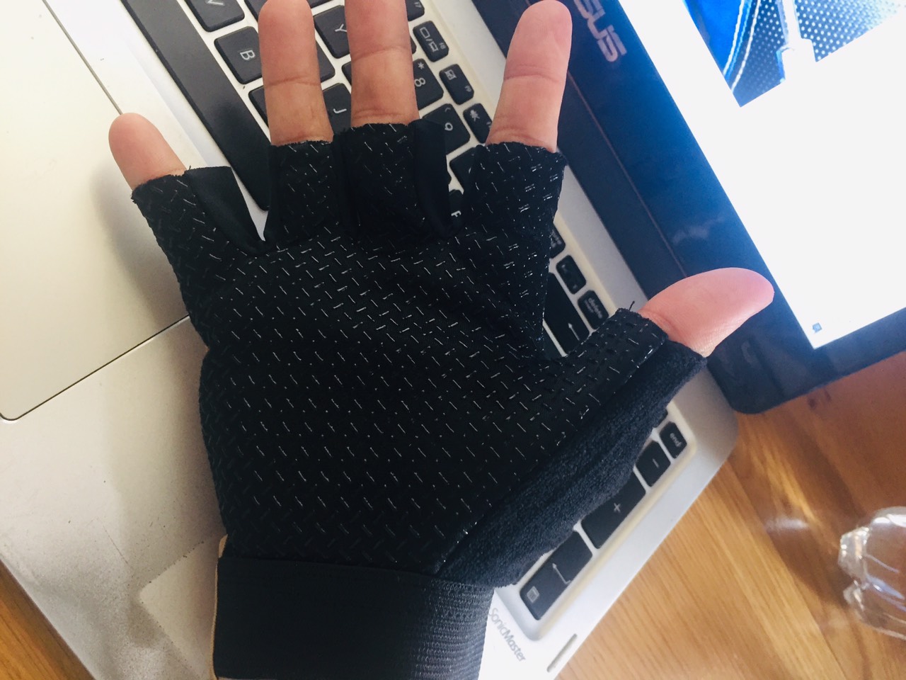 Găng tay xe máy Mechanix cụt ngón