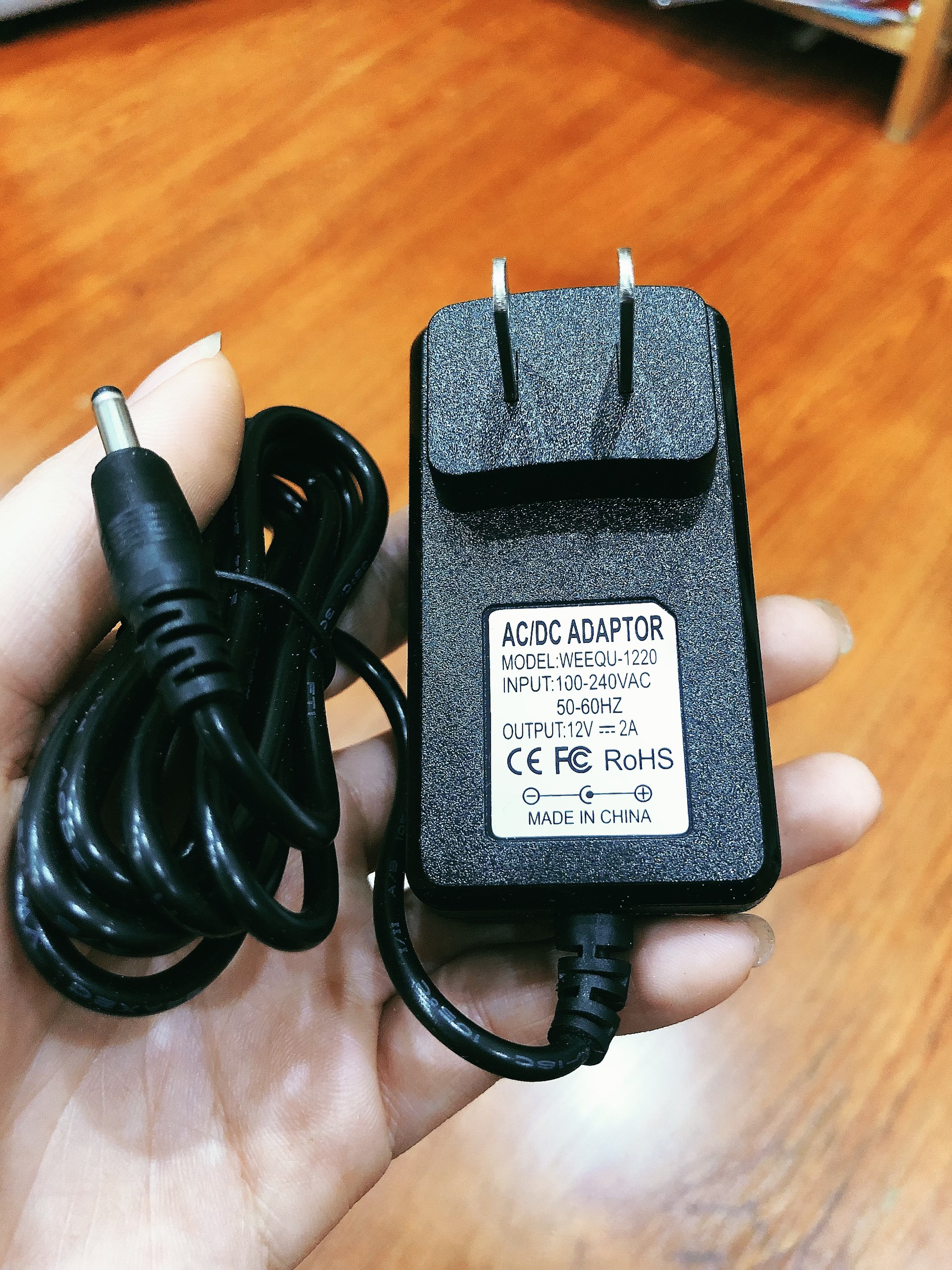 Cục sạc laptop Masstel E140 12V 2A