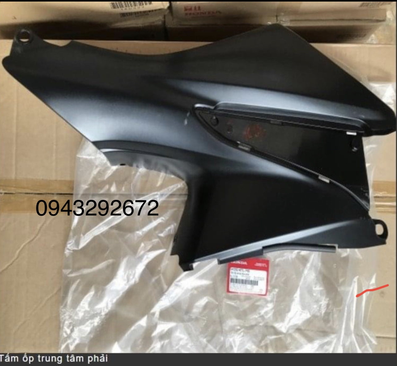Ốp Trung Tâm Phải Rs 100, Wave 100 (Alpha "A") Honda ( 64350KTL740 )