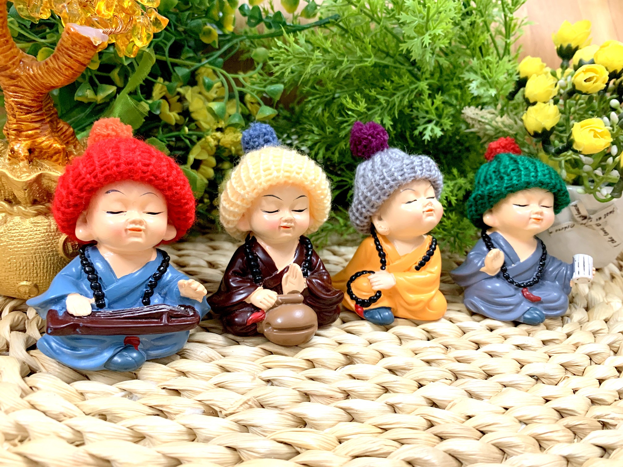 Bộ 4 tượng chú tiểu Cầm Kỳ đội nón len ( Hình Thật - Độc Quyền )