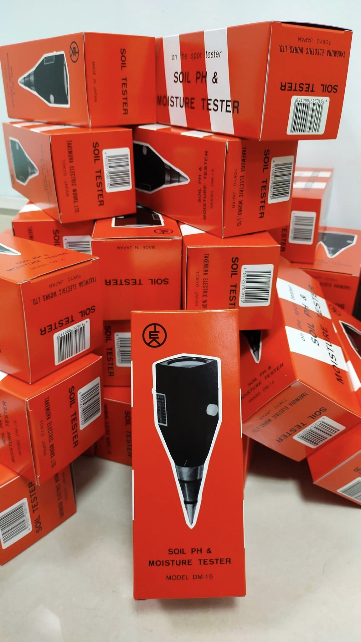 MÁY ĐO PH ĐẤT VÀ ĐỘ ẨM ĐẤT TAKEMURA DM15 ĐƯỢC DÙNG ĐỂ ĐO ĐỘ PH VÀ ĐỘ ẨM ĐẤT CHO CÂY TRỒNG