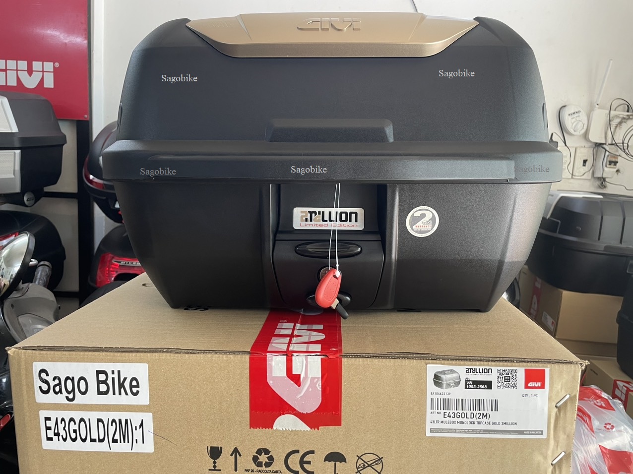 Thùng Givi E43NTL, dung tích 43 lít kèm đế MP70N