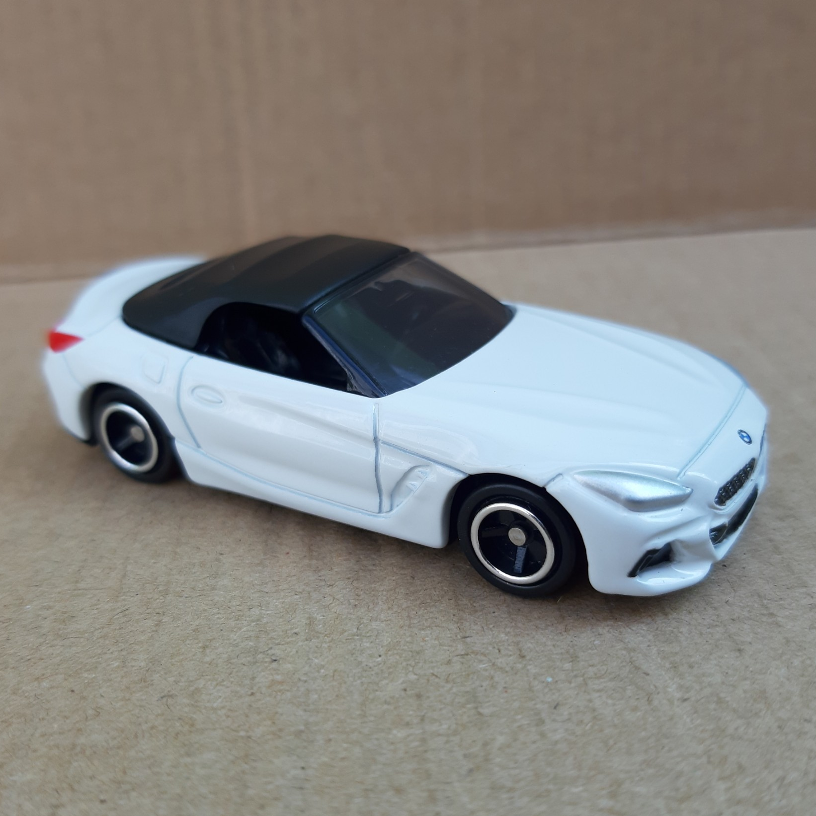 Xe mô hình Tomica - Xe BMW Z4 màu trắng mở được mui giá rẻ