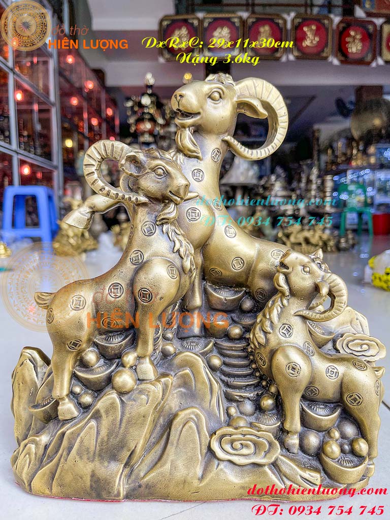 Feng Shui Copper Triangle statue 30cm high and 3.6kg
