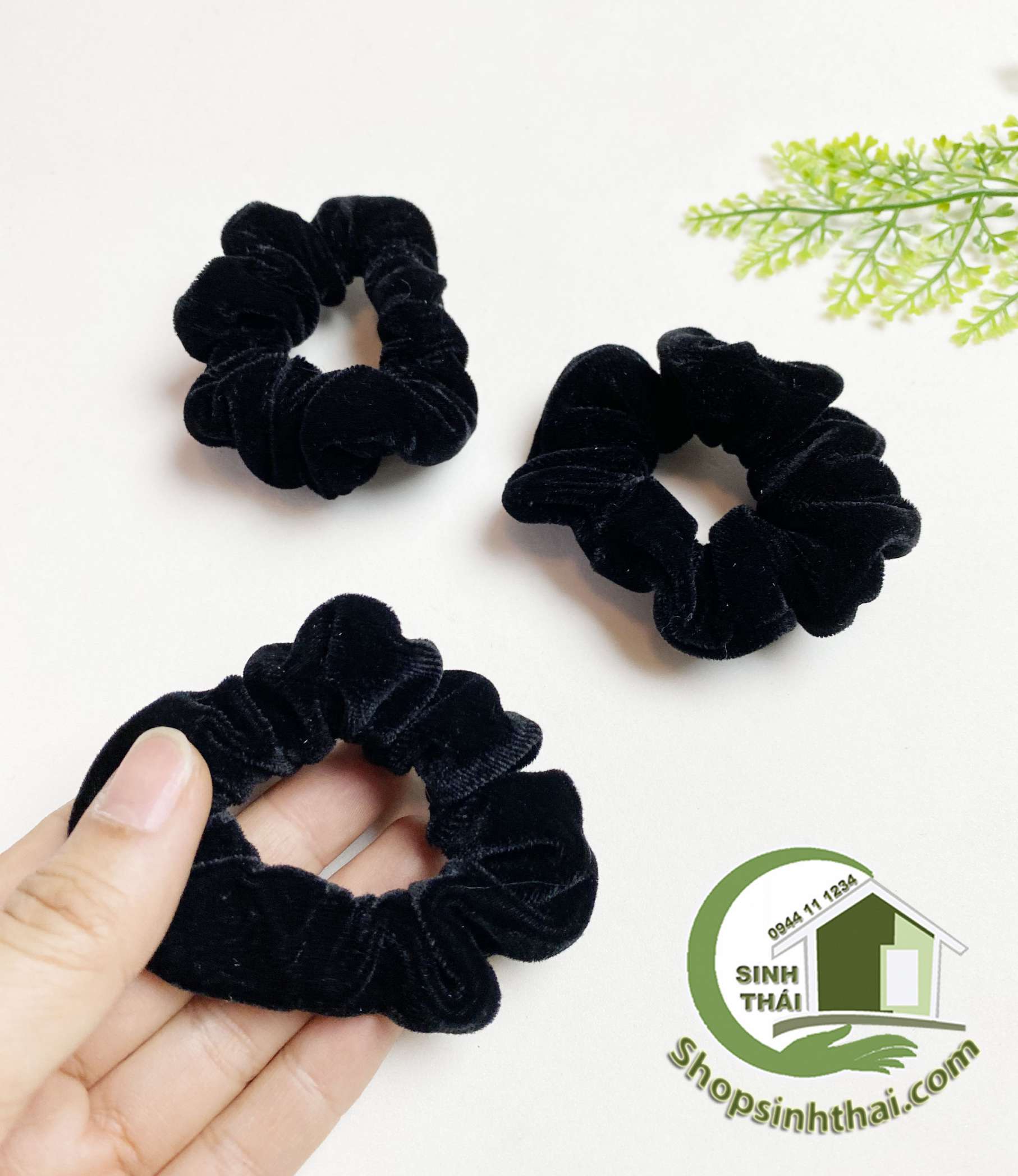 Dây cột tóc vải nhung đen nhỏ