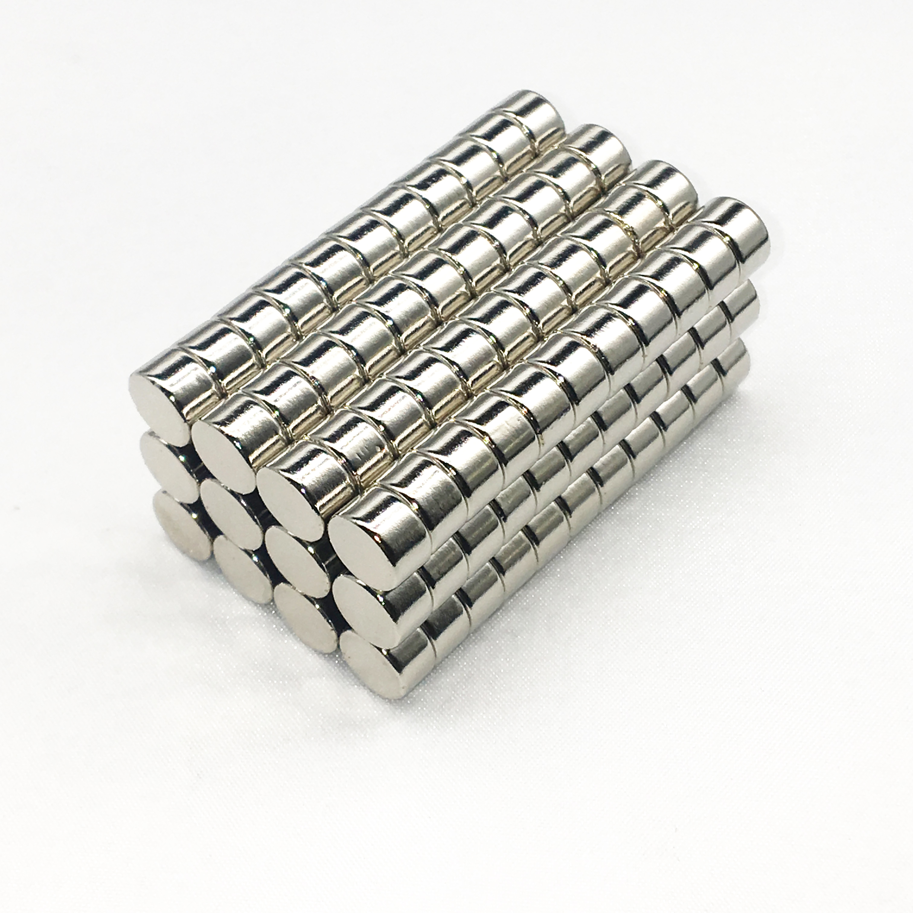 Nam châm đất hiếm 8x5mm mạ Niken lực từ N35 giá 10 viên