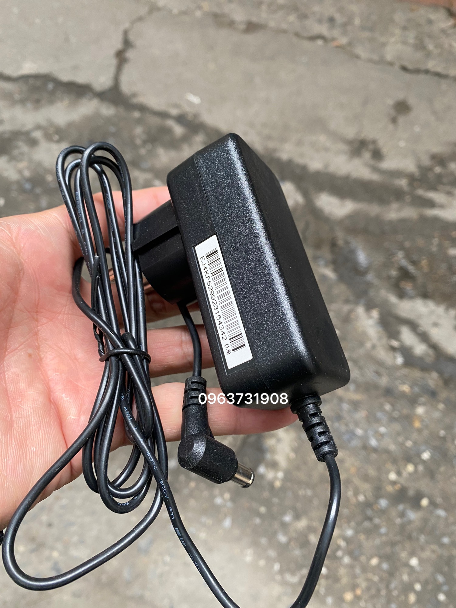 Dây sạc màn hình LG 20M39A-B 19V-0.84A