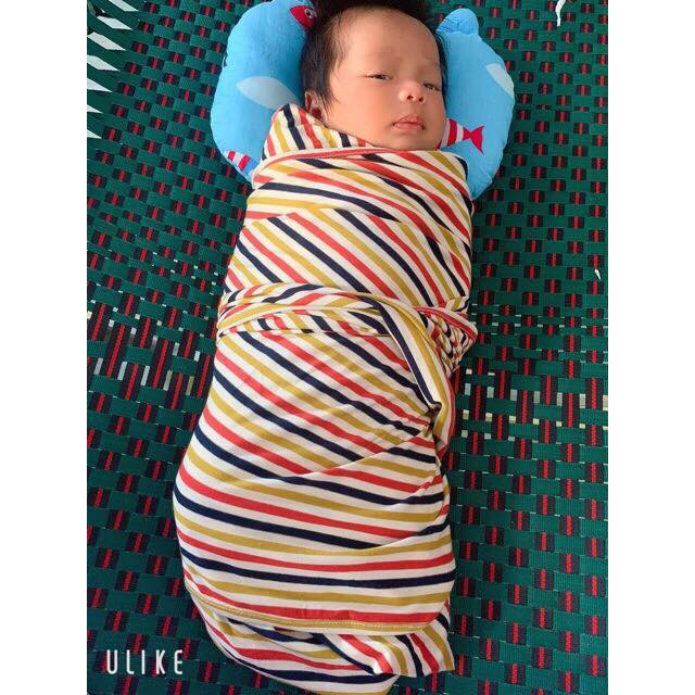 Quấn chũn swaddle giúp bé giảm giật mình