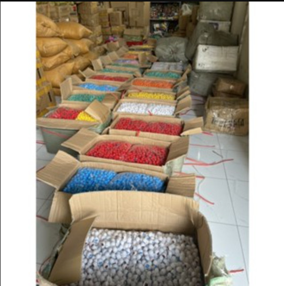 Combo 200 con lật đật mini cho bé