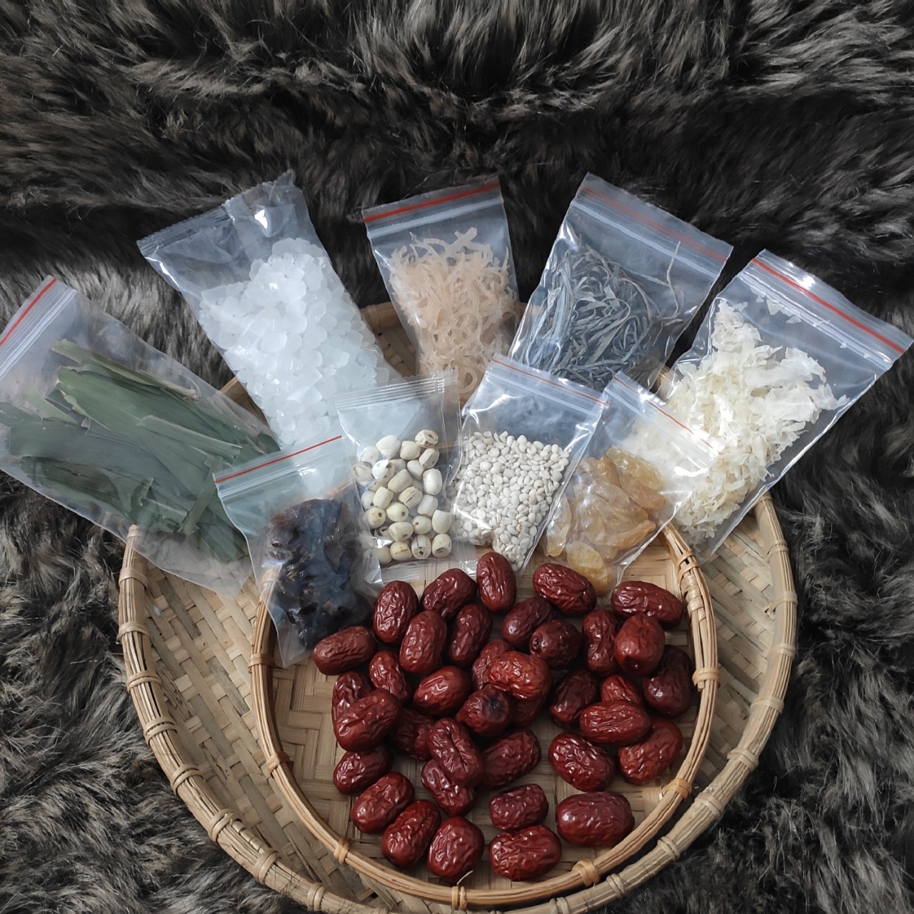 Set sâm bổ  lượng 10 vị ( set lớn 500g),tặng kèm phần táo đỏ