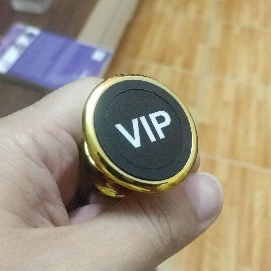 Giá đỡ điện thoại logo đế hít nam châm