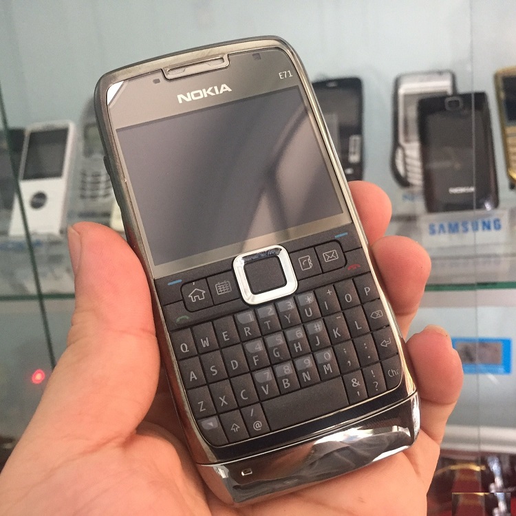 Điện thoại độc cổ NOKIA E71 giá rẻ tặng kèm sim 4g