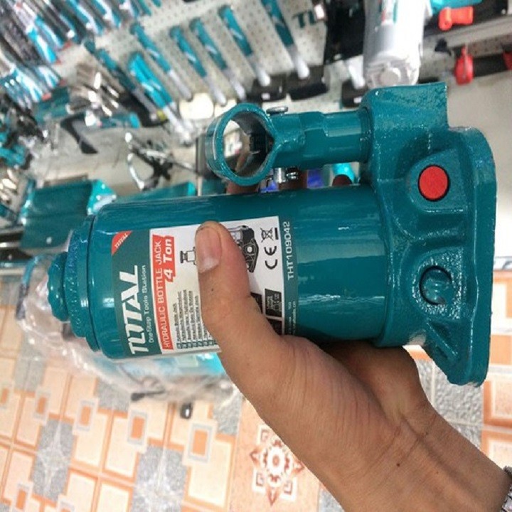 CON ĐỘI 4 TẤN TOTAL THT109042