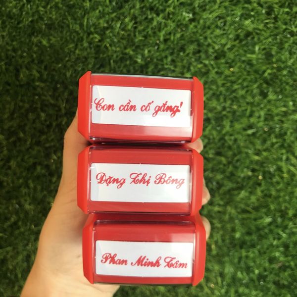 Khắc con dấu tên theo yêu cầu