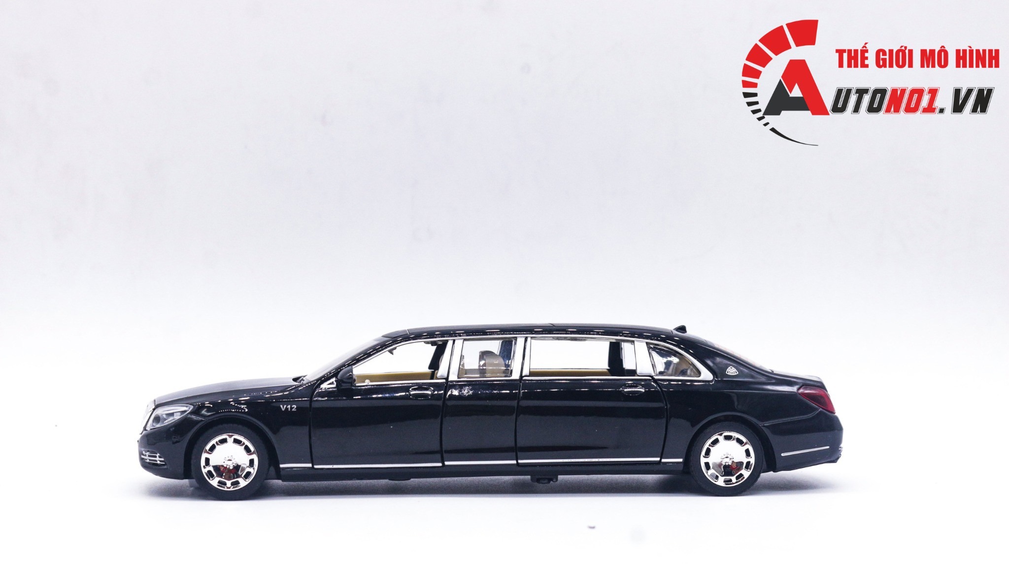 1:32 scale Mercedes Maybach S600 Pullman model