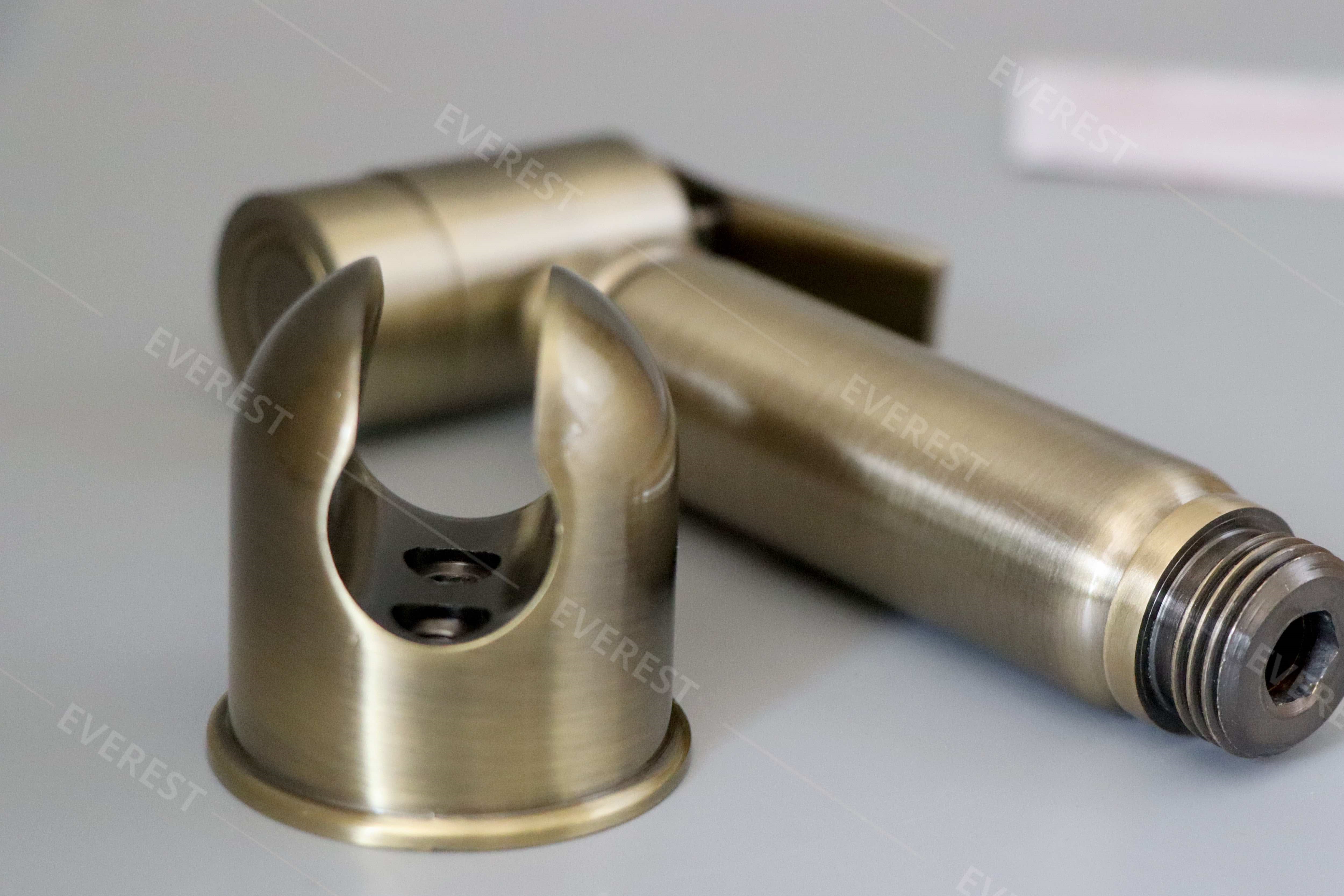 xịt vệ sinh đồng cổ điển