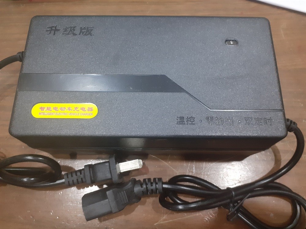 Sạc bình ắc quy 48V 12Ah cho xe đạp điện xe điện chân cắm 3 chấu - 48V-12Ah-xe đạp điện