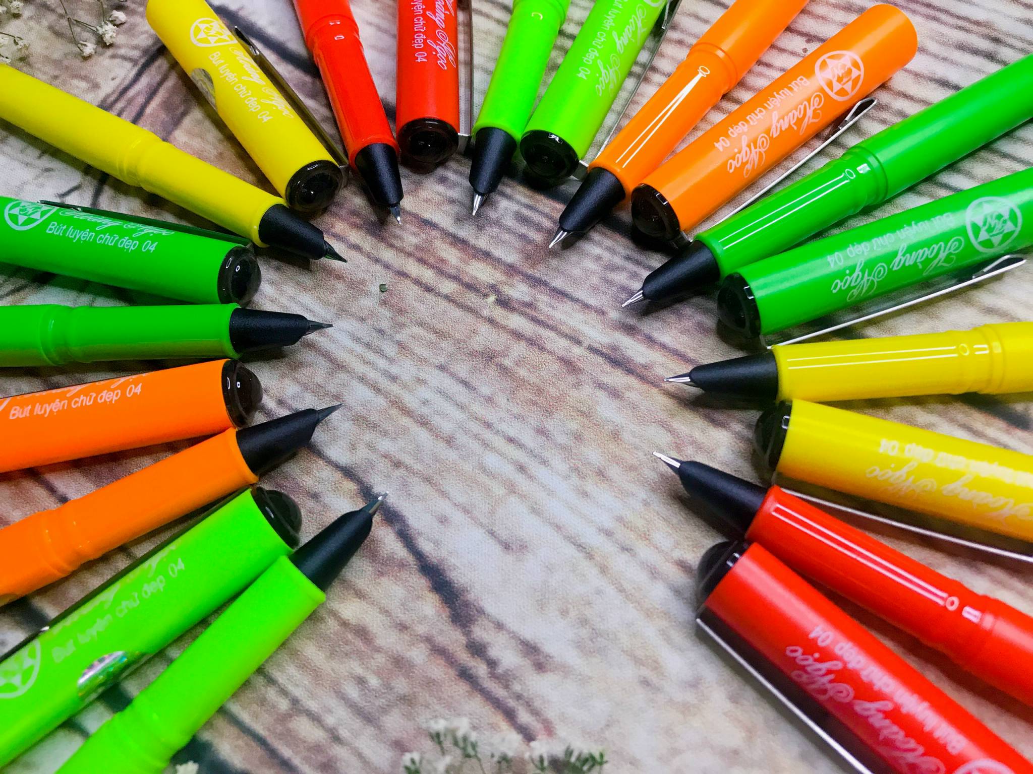 ☘️ Bút máy Hoàng Ngọc 04 ngòi êm trơn