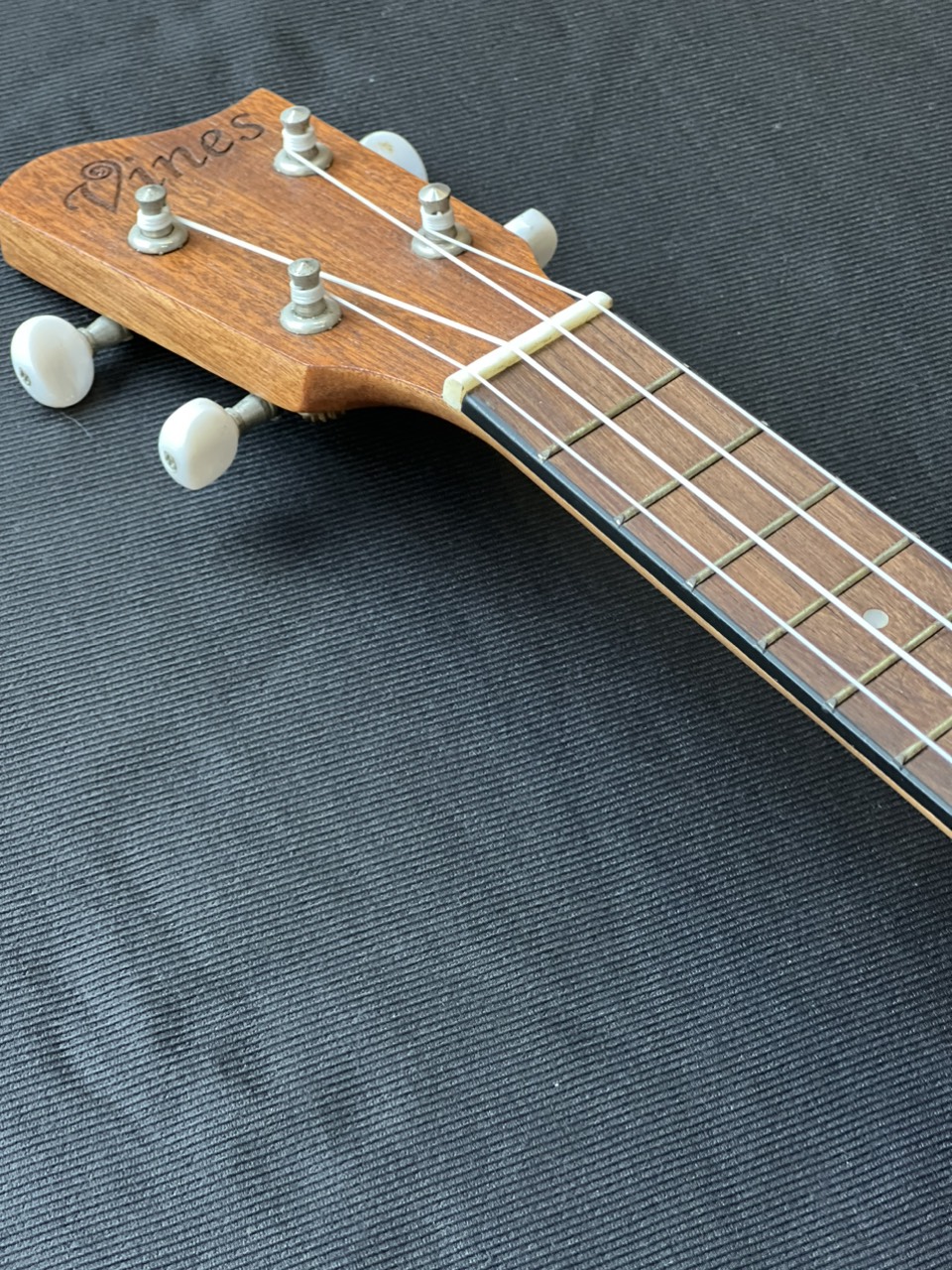 Đàn Ukulele Soprano Vines UK21-30 Chính Hãng, Ukulele Gỗ tốt, âm vang, vui nhộn