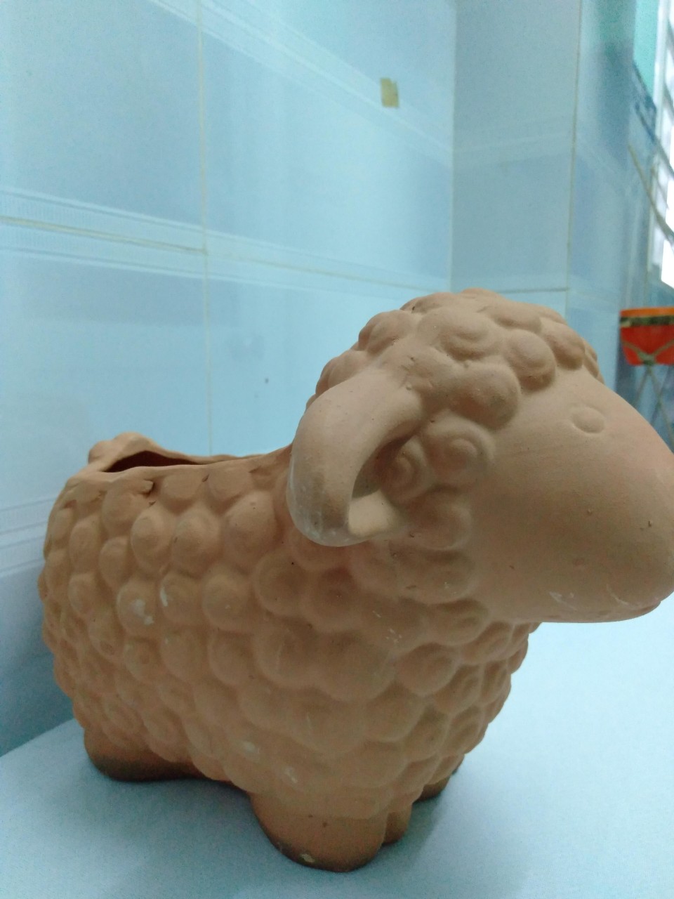 Chậu đất nung hình chú Cừu, dài 22cm