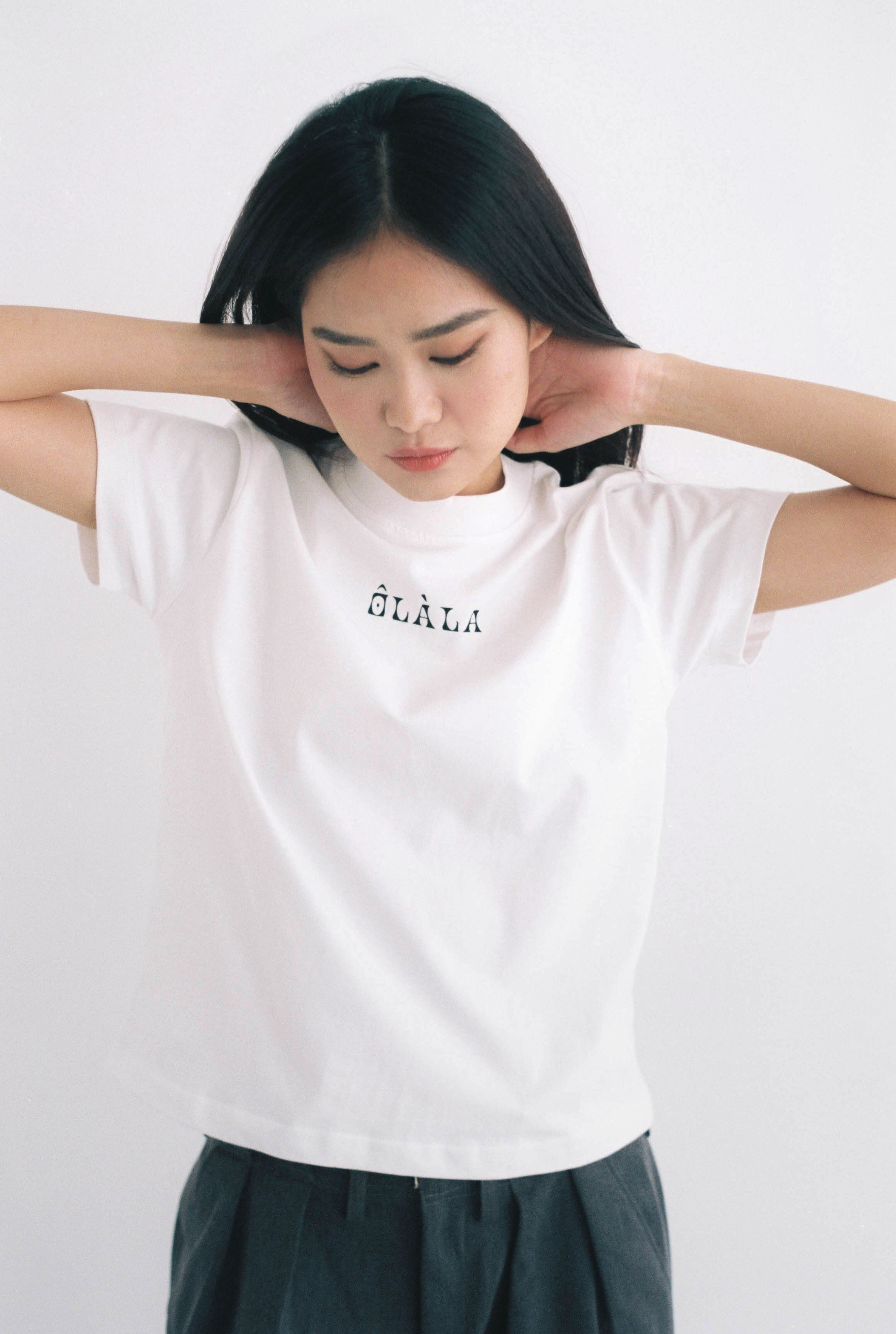 OLALASTUDIO Áo thun Baby Tee ÔLàla in chữ basic