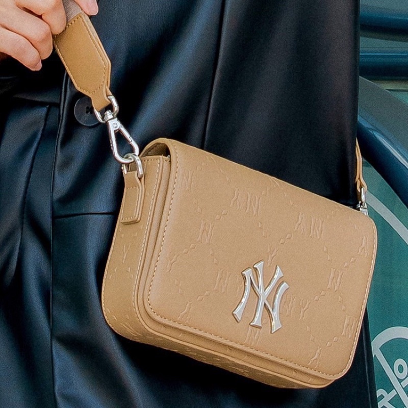 Túi Đeo Chéo MLB Dập Vân Nổi New