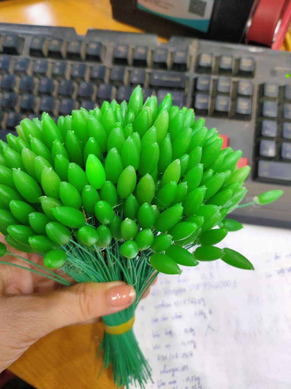 [Sỉ tại xưởng] Hoa đào giả, hoa mai giả 1 kg giá sỉ trang trí ngày tết [hoa tết hoa trang trí tết ] chất liệu bằng vải, nhựa hàng Việt Nam giá sỉ  bông rời, kèm phụ kiến kẽm lá, nụ
