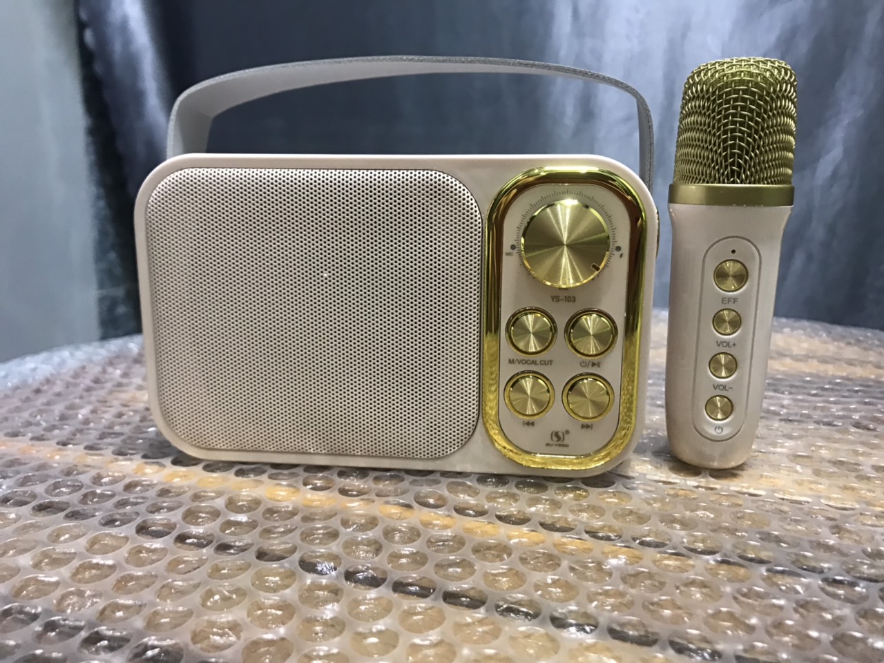 Loa bluetooth loa bluetooth loa karaoke mini ys103 kèm 1 micro không dây cực chất