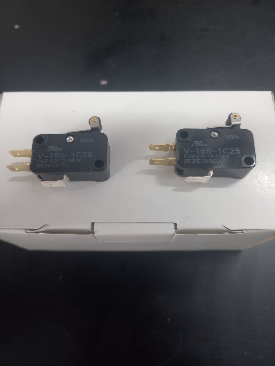 Công tắc hành trình v-155-1c25