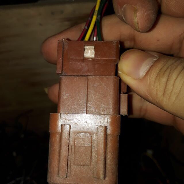 Phụ kiện ô tô: Rơ le bãi 6 chân