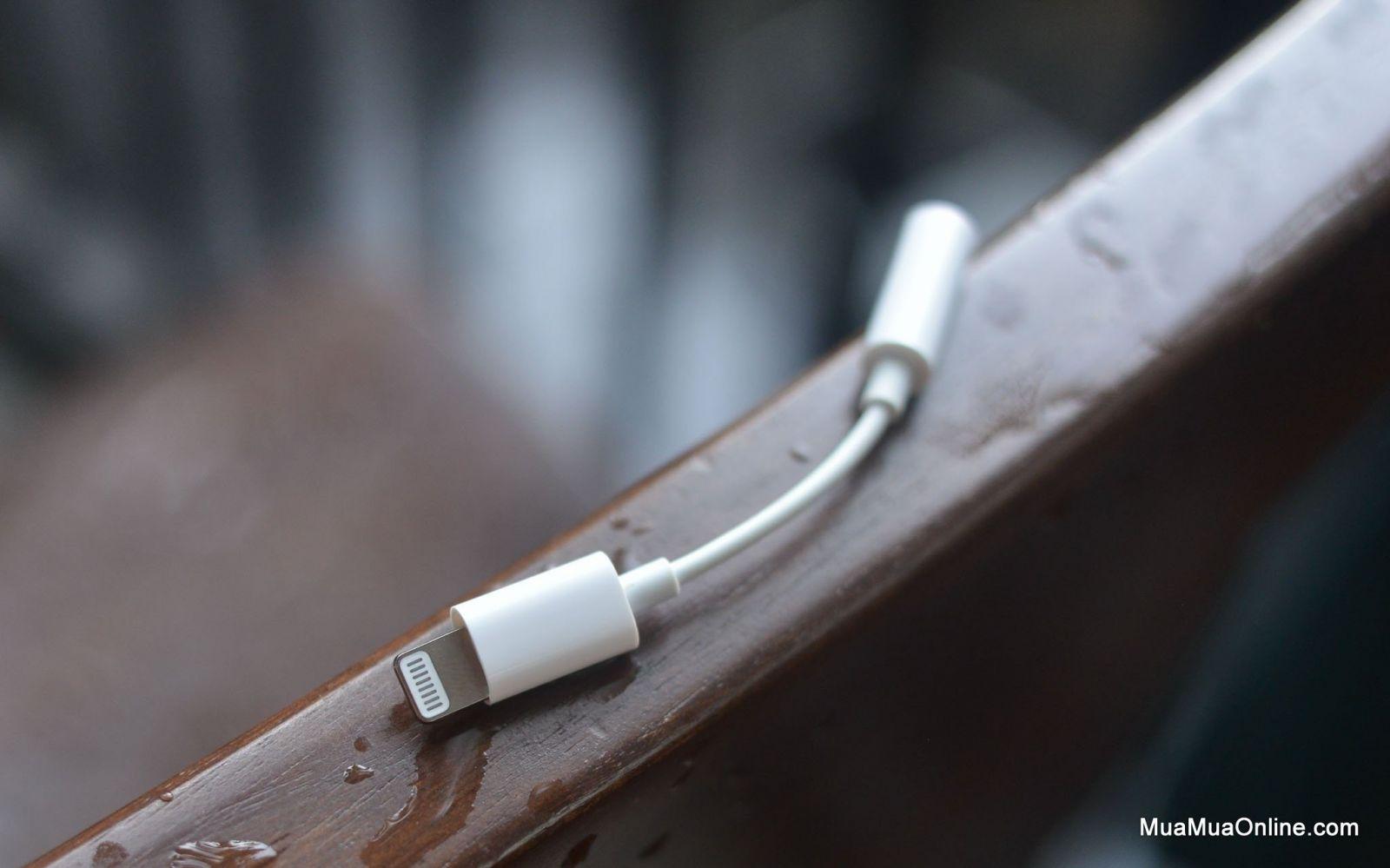 Adapter Chuyển Tai Nghe Iphone Từ Cổng Lightning Ra Jack 3.5mm