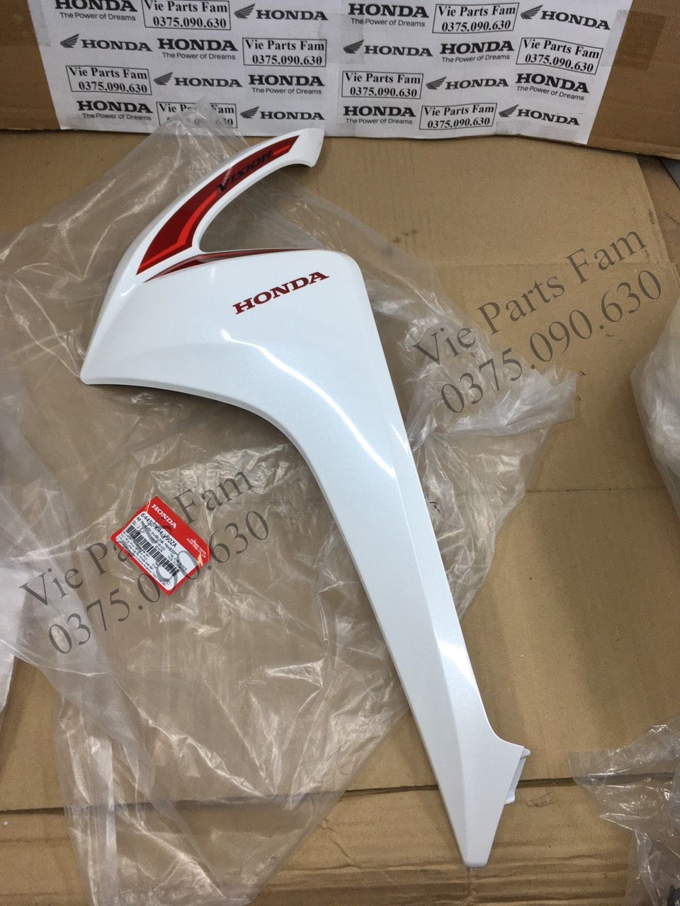 Bửng cánh yếm trái phải Vision 2015-2020 Bộ ốp sườn trước Vision 2015-2020 (giá 1 cái 1 bên, bên Trái là bên nút Kèn, bên Phải là bên nút Đề) chính hiệu honda motor vn