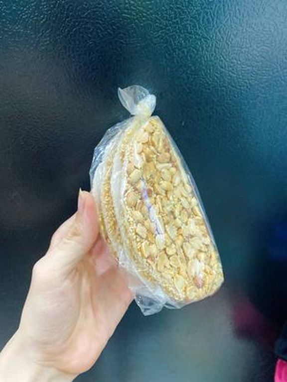 Kẹo Đậu Phộng Bánh Tráng Mè