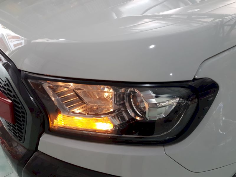 Ốp đèn pha Ford Ranger 2017