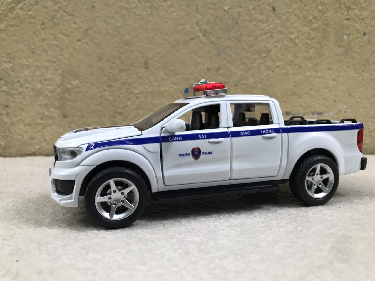 [HCM]Mô hình xe Police CSGT Ford Wildtrak 1:32