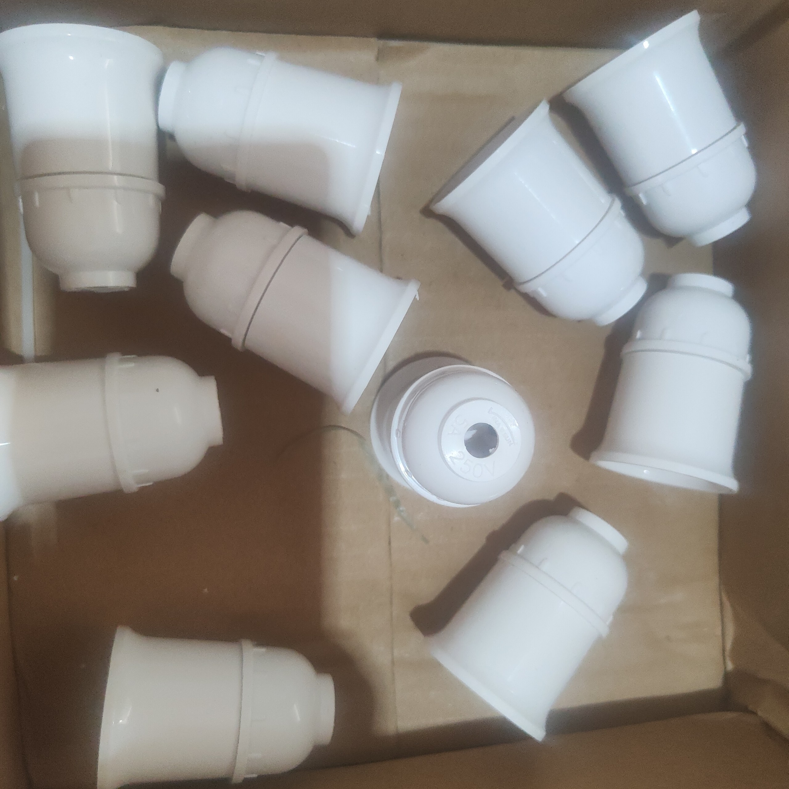 Đui đèn xoáy treo tường e27