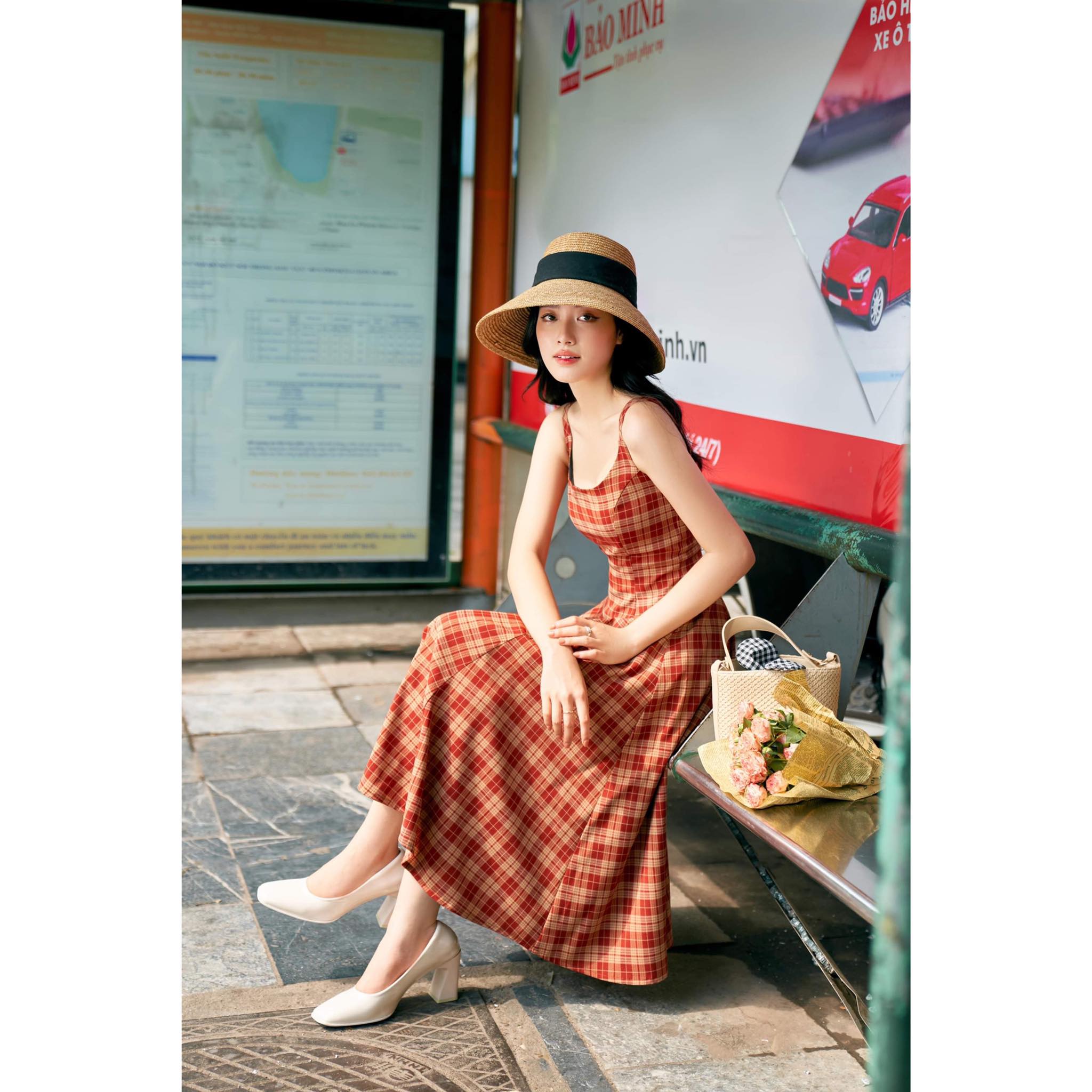 Váy kẻ đỏ, đầm kẻ Mozz