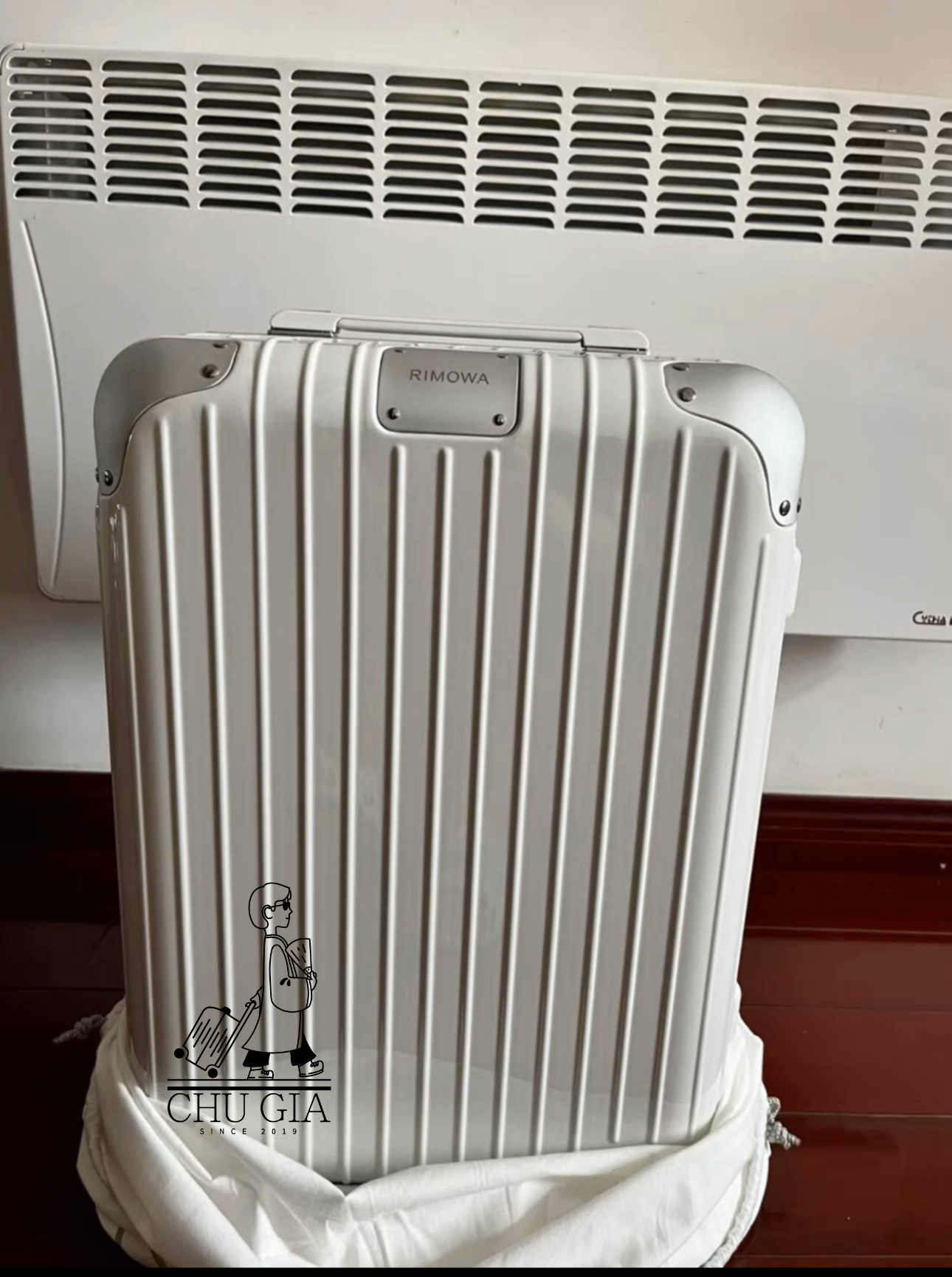 Vali Rimowa Siêu Cấp Hybrid Có sẵn