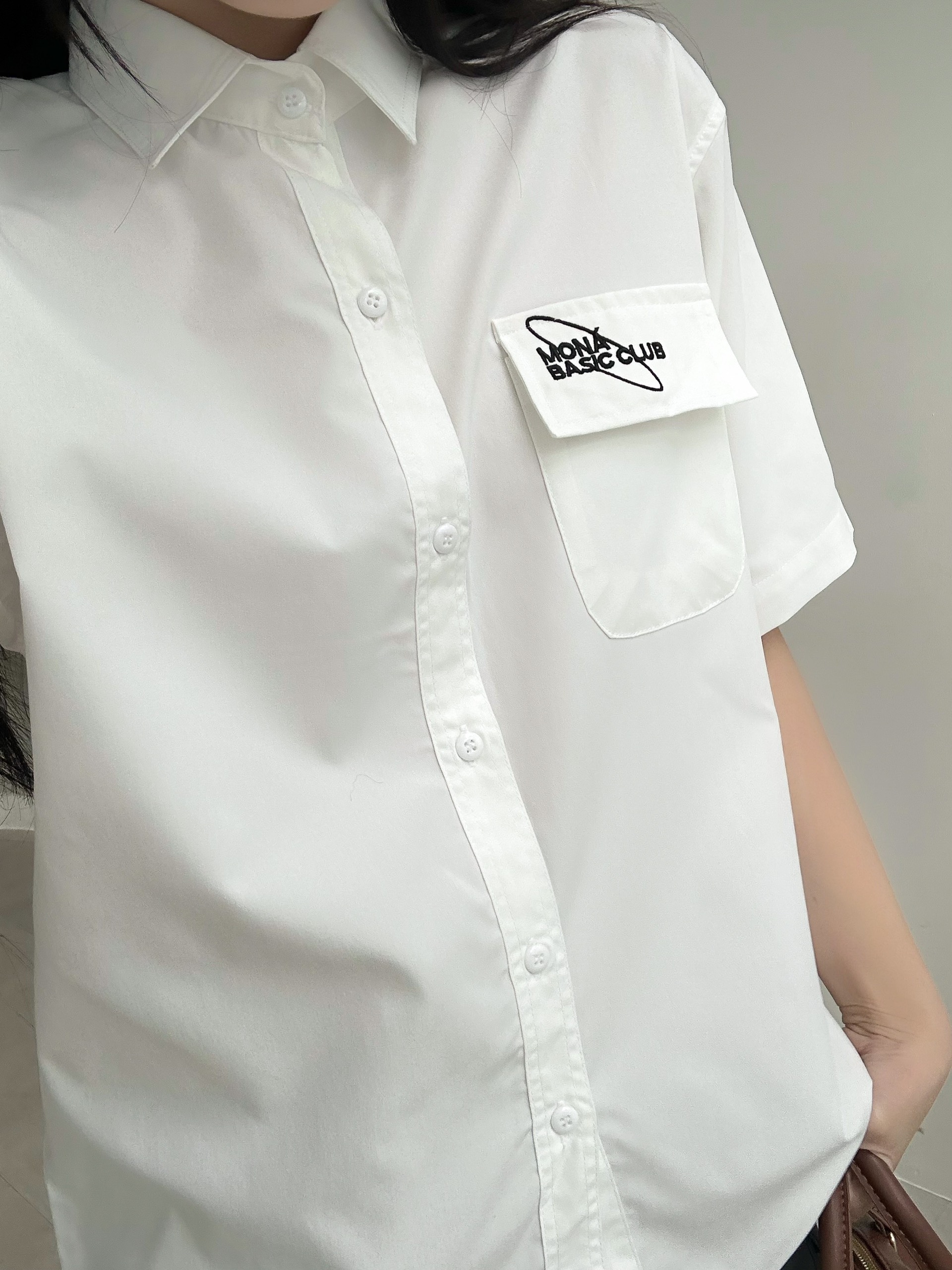 [VOUCHER 12%/149K] Sơ mi form rộng thêu logo MONÁ - MID TRẮNG