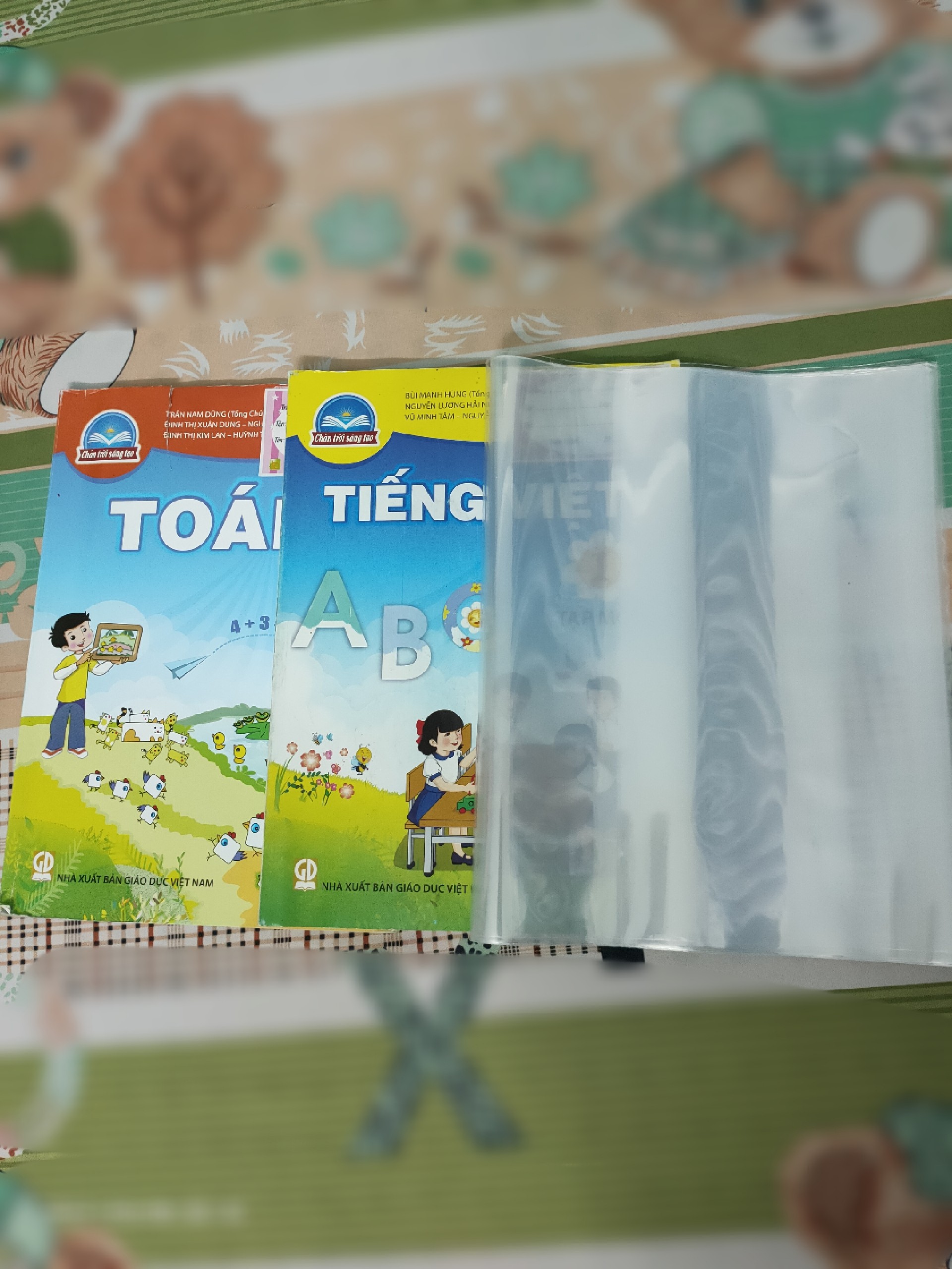 combo 30 tờ bìa kiếng bọc sách vở