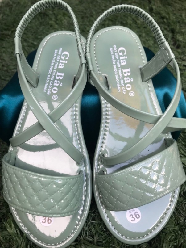 Giày sandal quai chéo thời trang trẻ trung giá rẻ