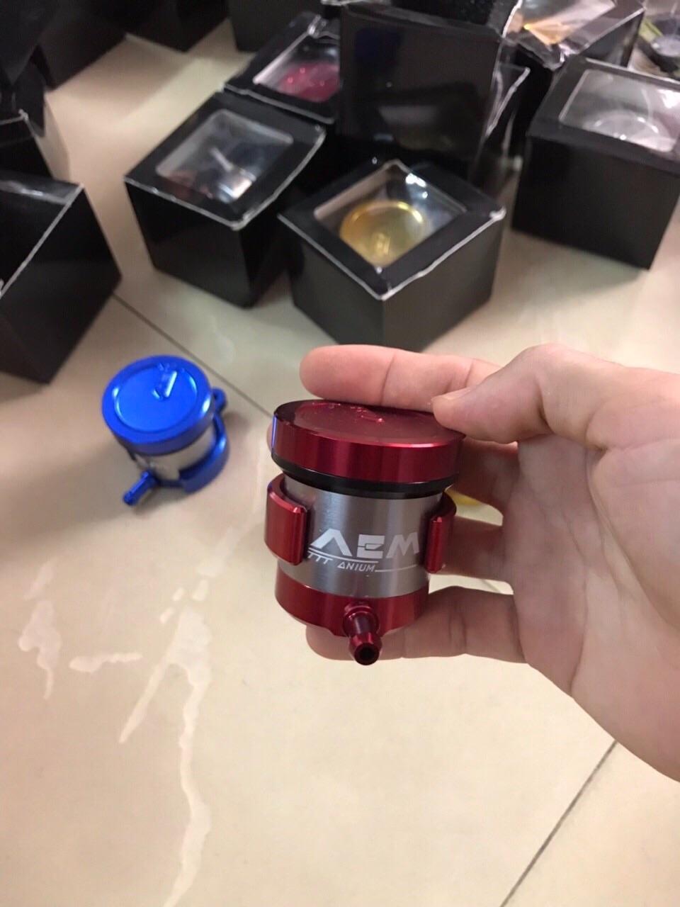 BÌNH DẦU AEM TITANIUM MÀU ĐỎ