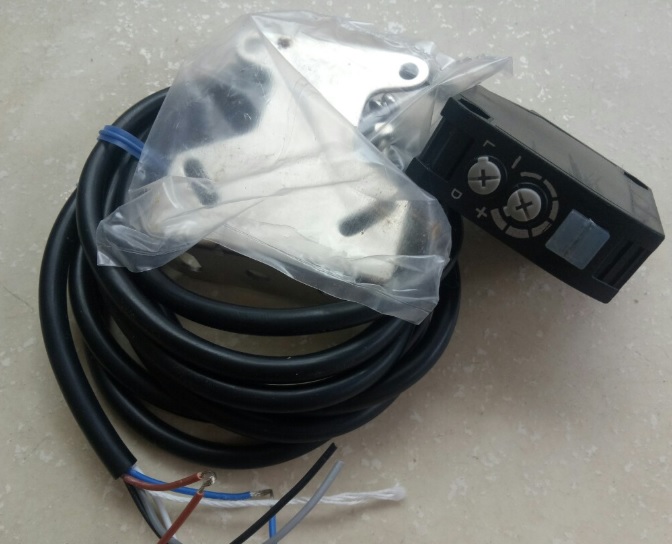 Cảm biến quang Omron E3JK-DR11-C 2M