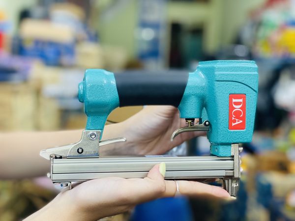 Súng bắn đinh hơi DCA A02-1013J ( gỗ ) đinh U