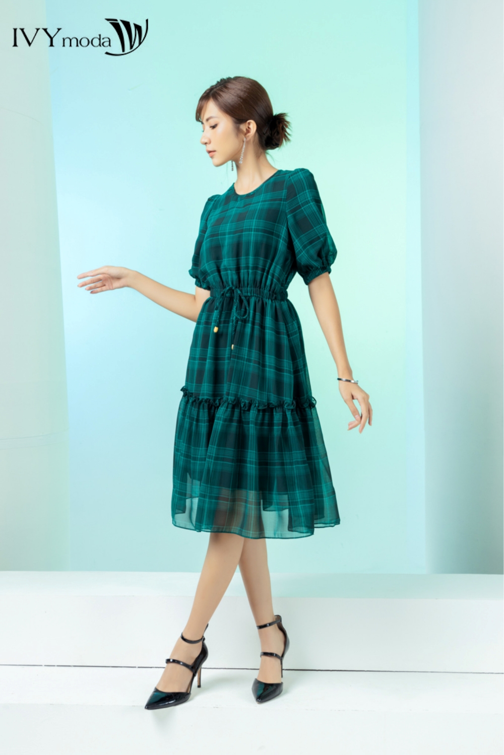 Đầm lụa xòe eo rút dây IVY moda MS 48M7543
