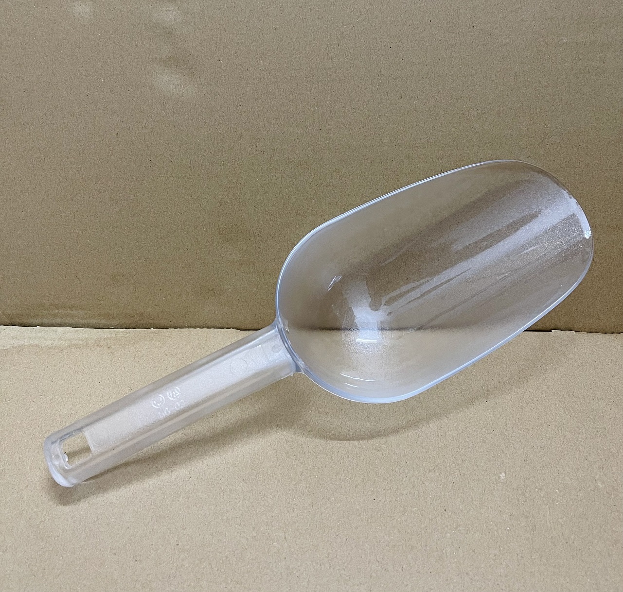 Xúc Đá Nhựa Cao Cấp [ Miệng Tròn ]